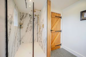 Principal bedroom en suite- click for photo gallery